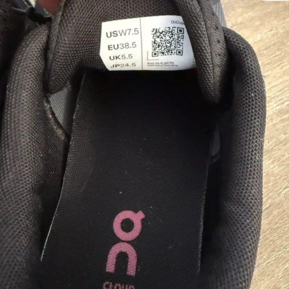 ON Women's Black Athletic Shoes - Picture 2 of 6